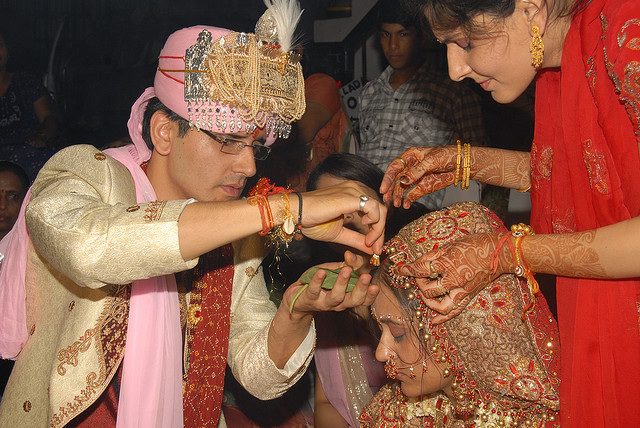 Punjabi Wedding - Phere and Sindhoor added to the Punjabi bride's mang (hair partition)