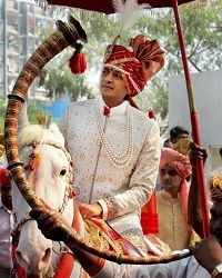 Ritesh's Baraat arriving for his wedding with Genelia