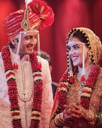 Beautiful Photo of Riteish & Genelia after their Maharashtrian Marriage