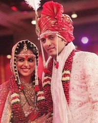 Picture of Genelia & Ritesh at their Maharashtrian wedding on Feb 3, 2012