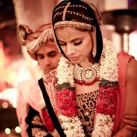 Neha Kapur performing the Hindu Marriage Seven Pheras with Husband Kunal Nayyar of the Big Bang Theory