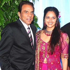 Dharmendra and daughter Ahana Deol at Esha Deol - Bharat Takhtani's Wedding Reception