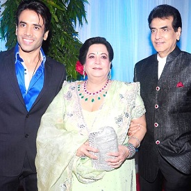 Jitendra with sonTushar and wife Shobha Kapoor at Esha Deol's Marriage Reception