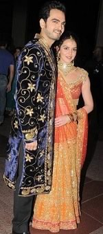 Photo of happy couple Esha Deol and Bharat Takhtani at their Sangeet Ceremony on 25 June, 2012