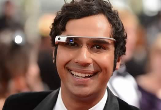 Kunal Nayyar Wearing Google Glass at Emmy Awards 2013.