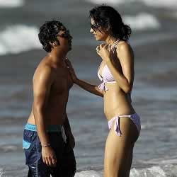 Beach Pic of Big Bang Theory's Kunal Nayyar, with wife, Neha Kapur