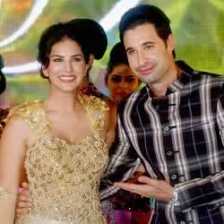 Picture of Sunny Leone and her husband, Daniel Weber at an event.