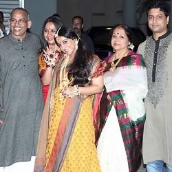 Mehendi (Henna) ceremony Pic of Vidya Balan with her father, mother, sister and brother-in-law.