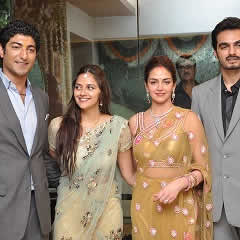 Ahana Deol with fiancé/husband Vaibhav Vohra and sister Esha with husband Bharat Takhtani.