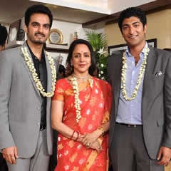 Hema Malini with her 2 Sons-In-Law, Vaibhav Vora (Ahana Deol's Husband) and Bharat Thakhtani (Esha Deol's HUsband)