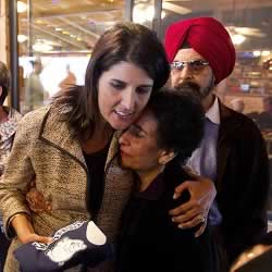 Picture of Nikki Haley with her mother, Raj Randhawa and father, Dr Ajit Singh Randhawa.