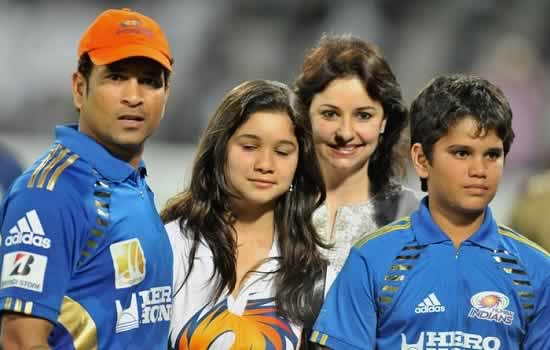 Sachin Tendulkar with daughter (Sara), wife (Anjali), son (Arjun).