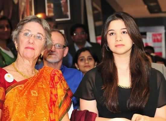 Sachin Tendulkar's daughter Sara Tendulkar with Annabel Mehta, his mother-in-law.