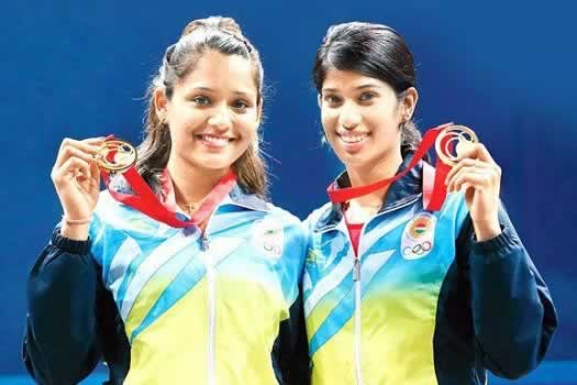 Dipika Pallikal and Joshna Chinappa with their CWG 2014 Gold Medal