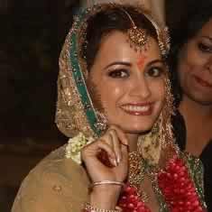 Dia Mirza in her wedding clothes and marriage jewellery