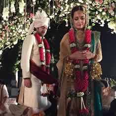 7 Pheras at Dia Mirza and Sahil Sangha's Arya Samaj wedding
