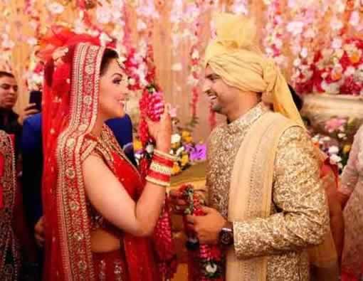 Suresh Raina And Wife Exchange Varmala At Their Marriage